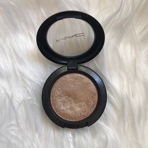 MAC Pressed Pigment in Day Gleam